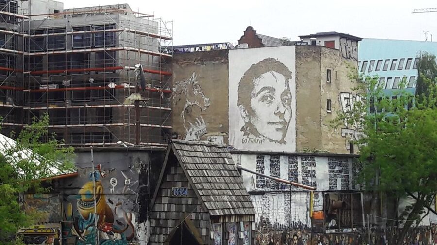 Alternative Berlin / Street art tour - Private group - Kiez, food, and the everyday side of Berlin