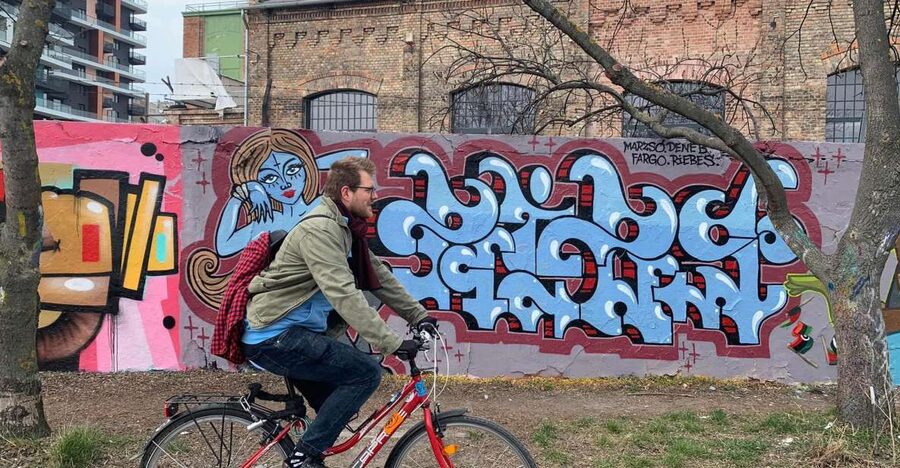 Alternative Bike tour: Graffiti Wall and Peace - Margaret Island brings a quieter pause