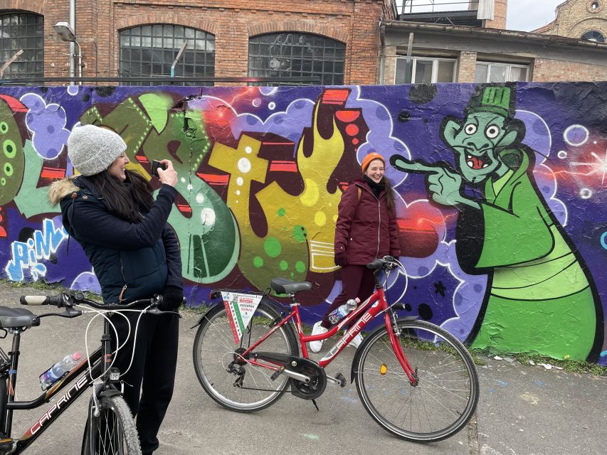Alternative Bike tour: Graffiti Wall and Peace - Meeting at the bike shop and preparing for the ride
