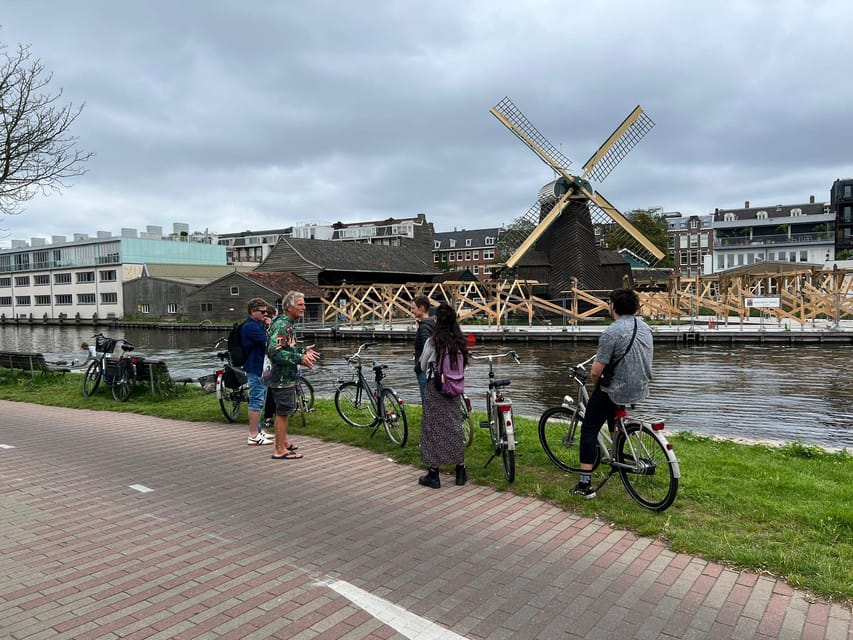 Amsterdam: Urban Bike Tour, Graffiti Art & Magnet Fishing - Magnet fishing in a city canal