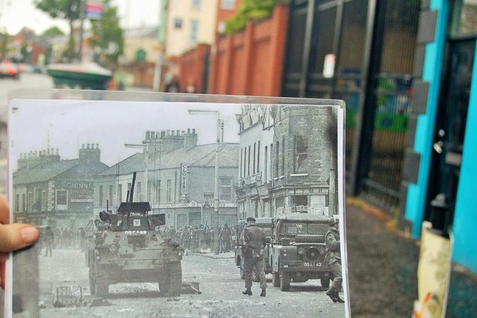 Award Winning Express 2 Hours Belfast Black Taxi/Cab tours - Divis Street and the international mural wall