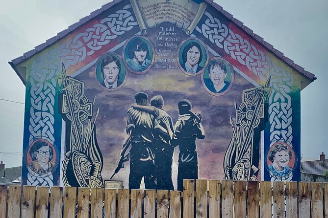 Award Winning Private 2 Hour Belfast Political Black Taxi Tour - Divis Street’s international mural wall
