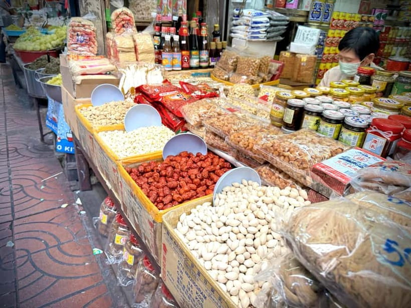 Bangkok: Chinatown & Taladnoi Street Art Guided Walking Tour - Wat Pathum Khongkha and a quieter side of the city