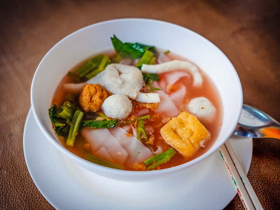Bangkok: Street Art and Street Food Walking Tour - Charoenkrung Road, murals, and familiar Thai flavors