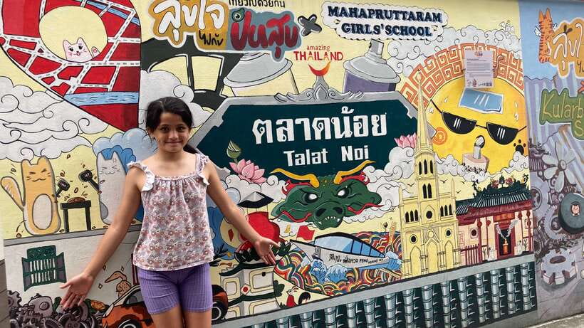 Bangkok: Street Art e-Scooter Tour of Chinatown - A pause beside the Chao Phraya River