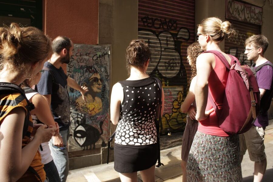 Barcelona: Raval Street Art and Graffiti Walking Tour - Meeting the guide near Avenida Paralel