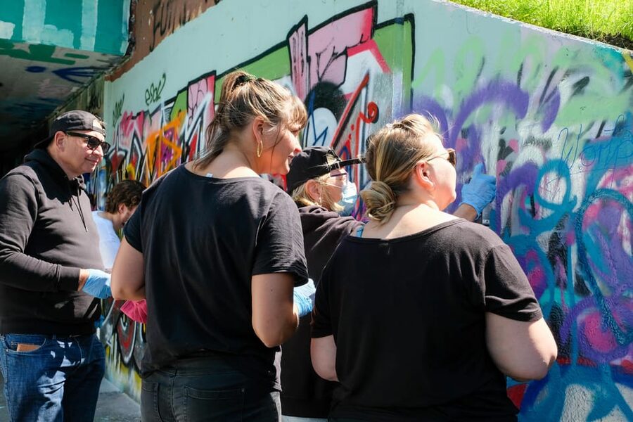 Basel: Graffiti & Urban Art Workshop with Snacks & Drinks - Choosing the wall, canvas, or graffiti panel