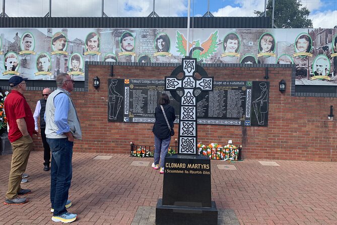 Belfast city and Mural 4 hour tour - The wall between the communities