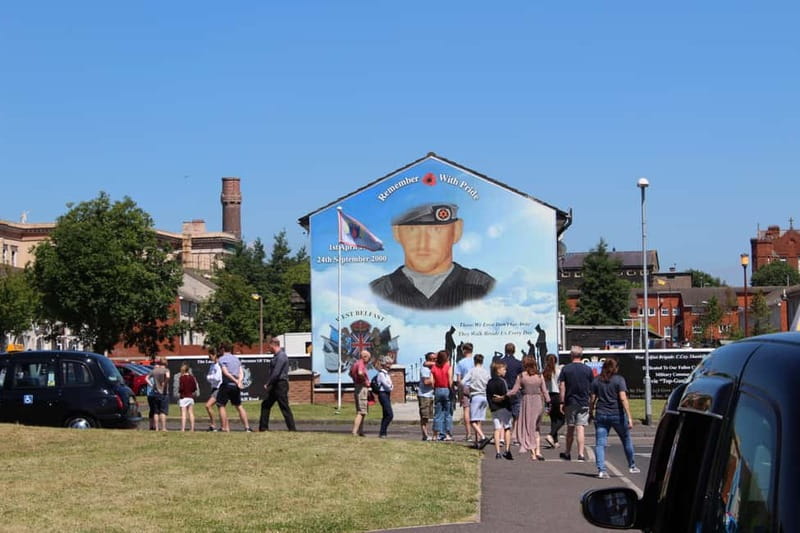 Belfast: Famous Murals Private Tour - Peace walls: a physical reminder of unfinished peace