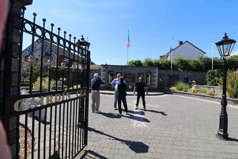 Belfast: Famous Murals Private Tour - Shankill Road: the other side of the story