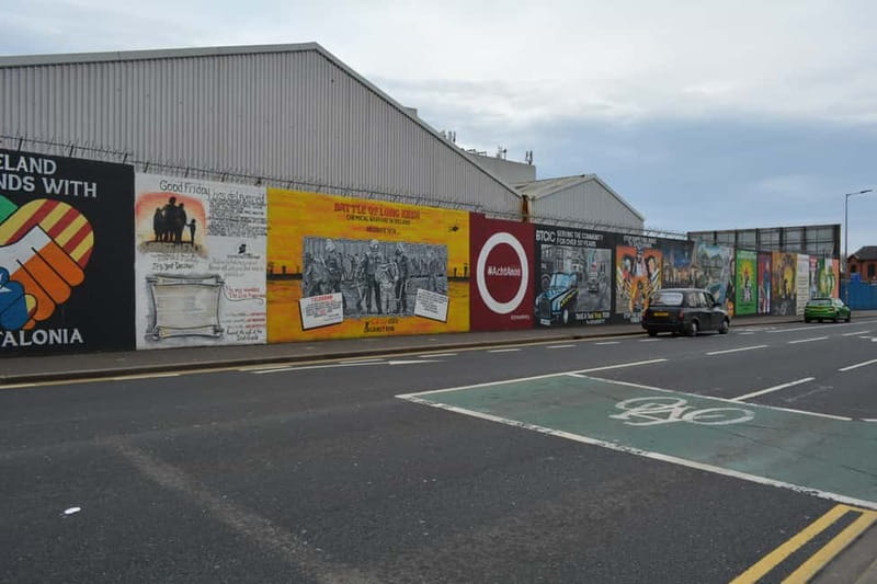 Belfast: Famous Murals Private Tour - What the personal guide adds