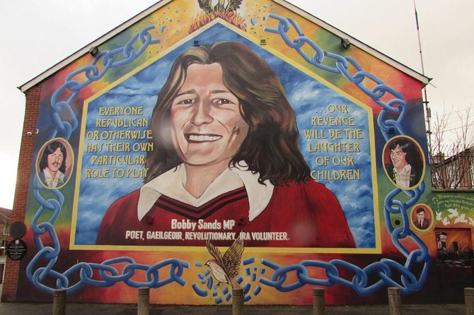 Belfast: Murals Taxi Tour - Crossing the Peace Wall