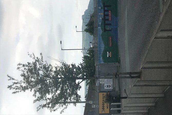 Belfast Political & Murals Tour - Crossing to Nationalist Falls Road
