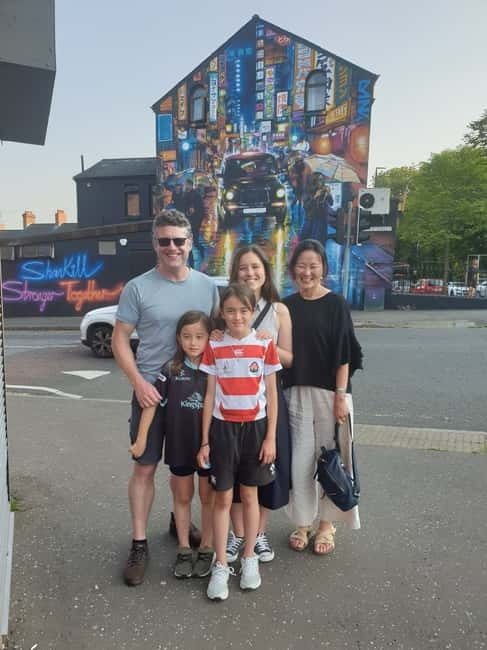 Belfast: Private Black Taxi Cab Political Murals Tour - The Peace Walls and signing your name