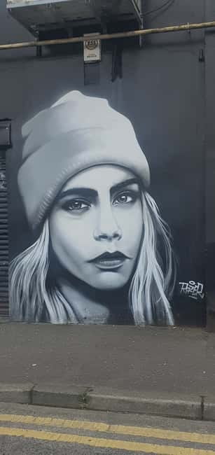 Belfast : Pub Music , Street Art Experience Walking Tour - A route filled with local tips
