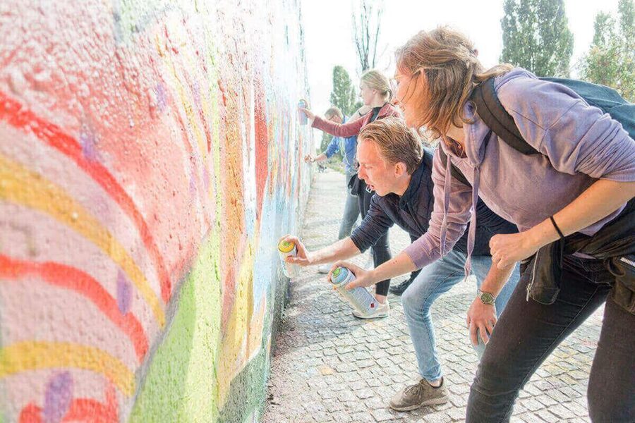 Berlin: Graffiti Workshop at the Berlin Wall - Learning to control spray paint