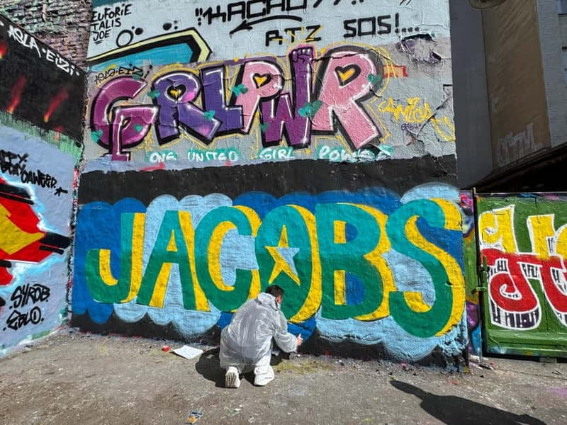 Berlin Graffiti Workshop For Groups & Team-Buildings - Sketching your idea before the wall