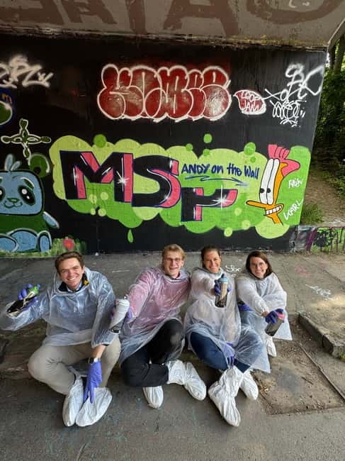 Berlin Graffiti Workshop For Groups & Team-Buildings - Learning spray cans, caps, and control