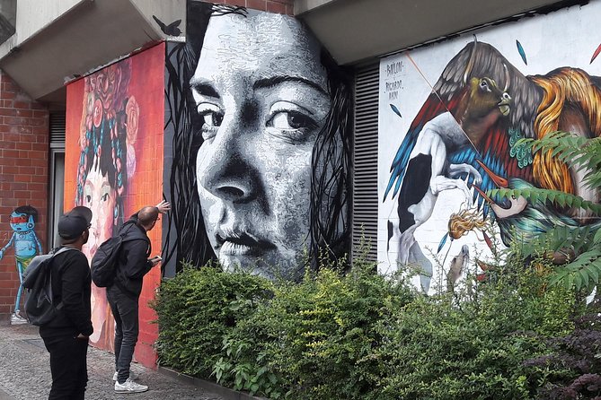 Berlin Street Art Walking Tour - Off The Grid - Looking closely at the art in Friedrichshain