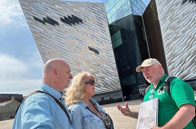 Best of Belfast Driving Taxi Tour with Political Murals - Queen’s University and the Botanic Gardens