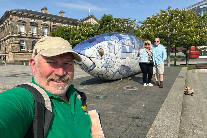 Best of Belfast Driving Taxi Tour with Political Murals - City Hall and the Titanic Memorial Garden