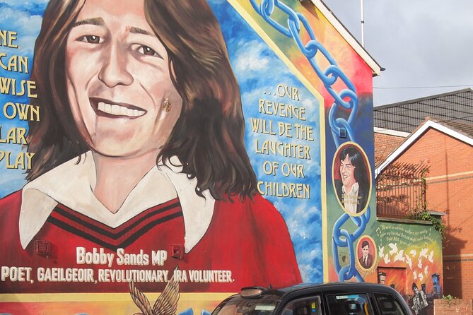 Black Taxi Mural "Tour Like A Local" - A short stop at the Peace Wall