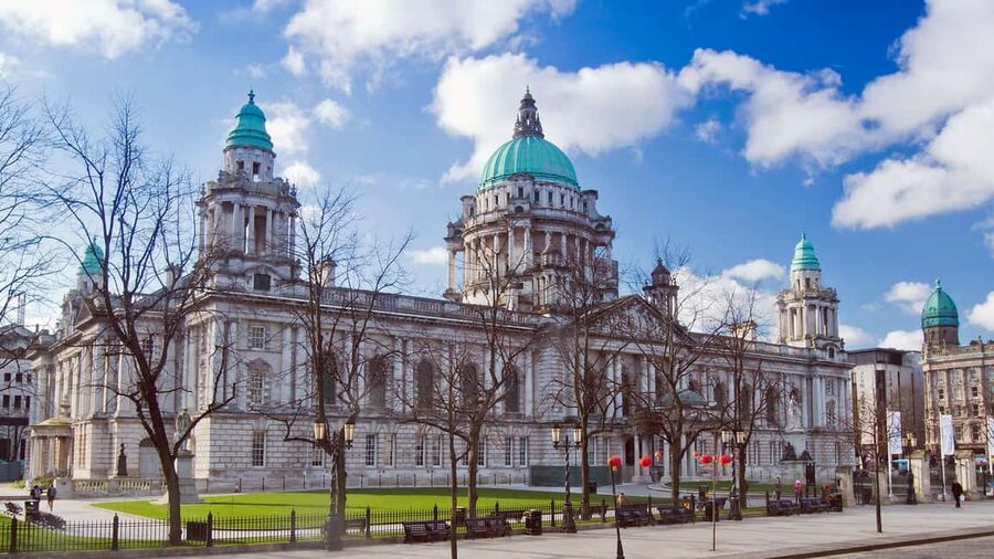 Black Taxi-Style Tour: Murals, Peace Walls & City Highlights - What the price means for a group of six