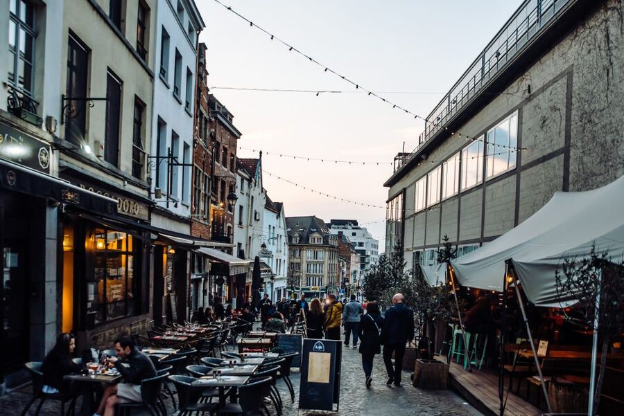 Brussels Comics & Street Art: Private Walking Tour - Manneken Pis and a famous dose of Brussels humor