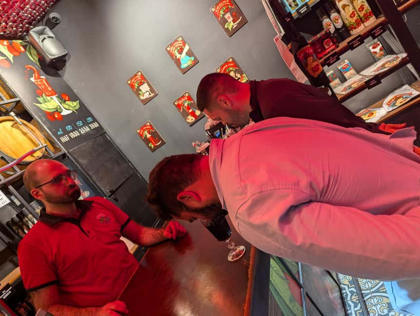 Budapest: Ruin Bars, Street Art, and Jewish Quarter Tour - The street-food stop and what it adds