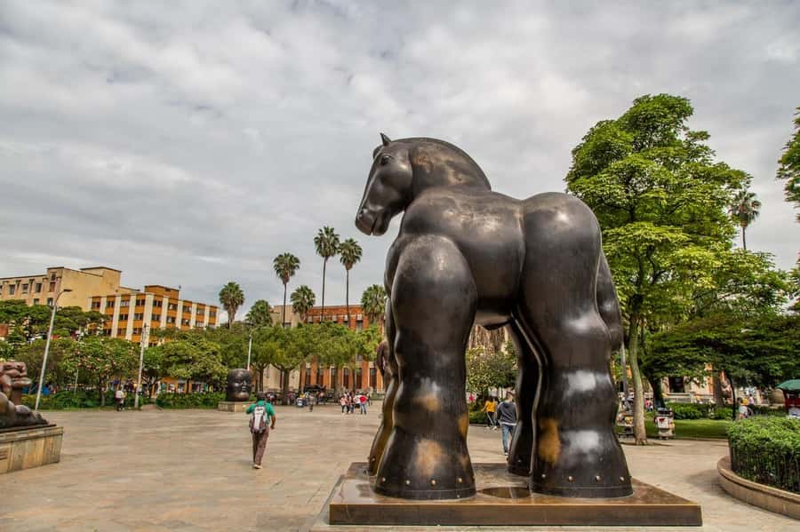 City Tour: Graffiti Tour Comuna 13 + Downtown Medellín - From Parque Berrío to Comuna 13 in four hours