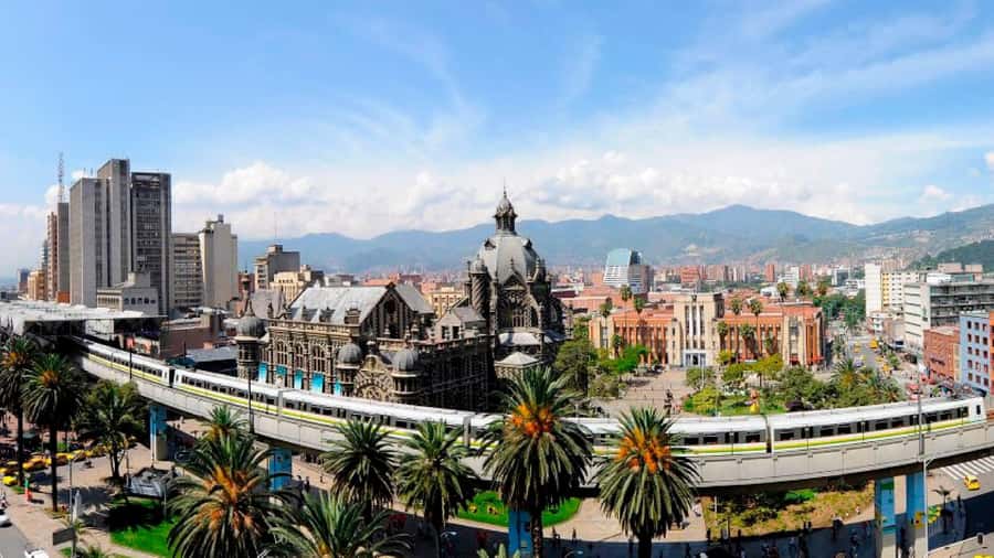 City Tour: Graffiti Tour Comuna 13 + Downtown Medellín - Plaza Botero and Medellín’s public art