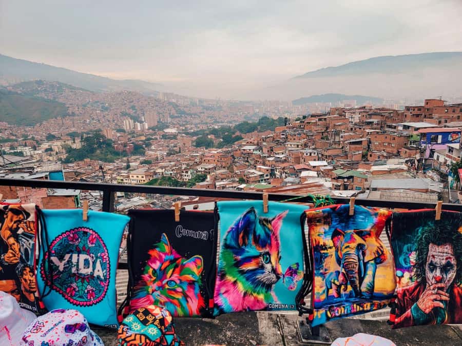 City Tour: Graffiti Tour Comuna 13 + Downtown Medellín - Who will get the most from this tour