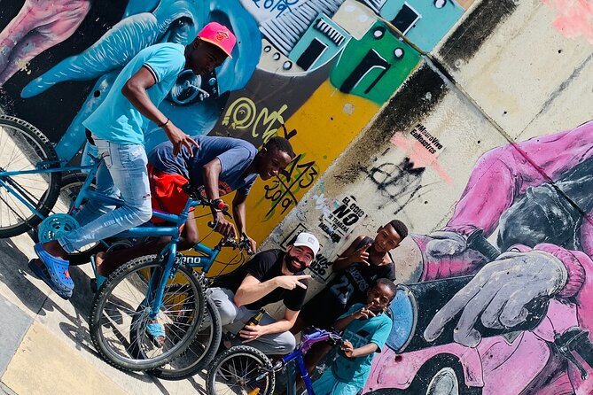Commune 13, Graffitour street food. History.All inclusive - Mango ice cream and the food element
