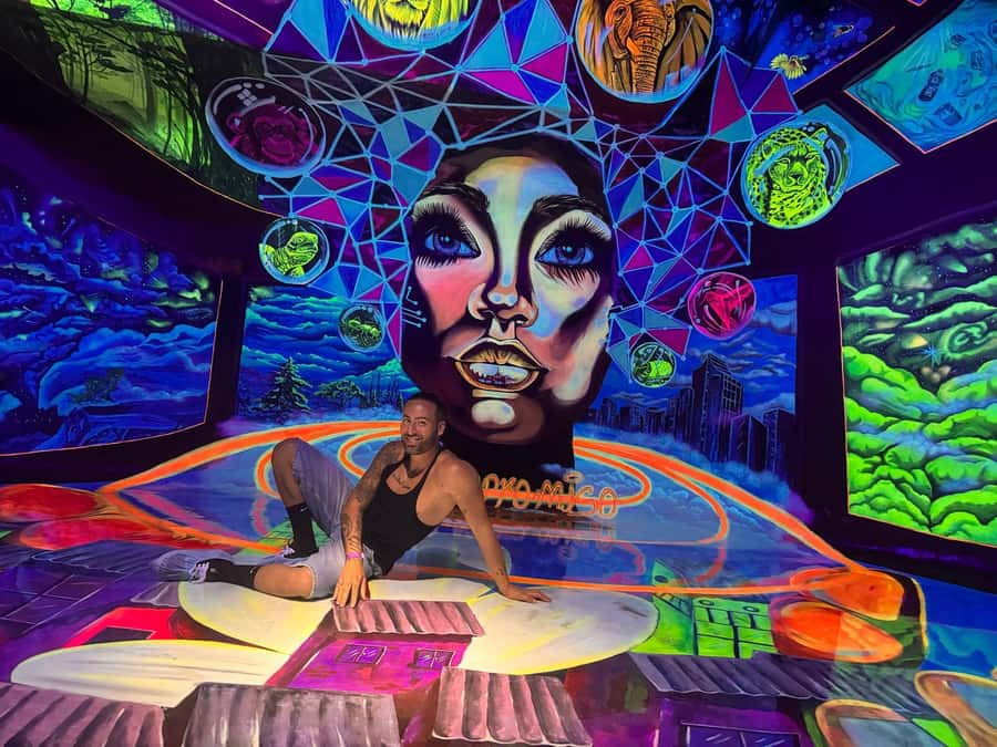 Complete Tour in Comuna 13: Graffiti, History and Street Delights - A dance show that connects art with opportunity