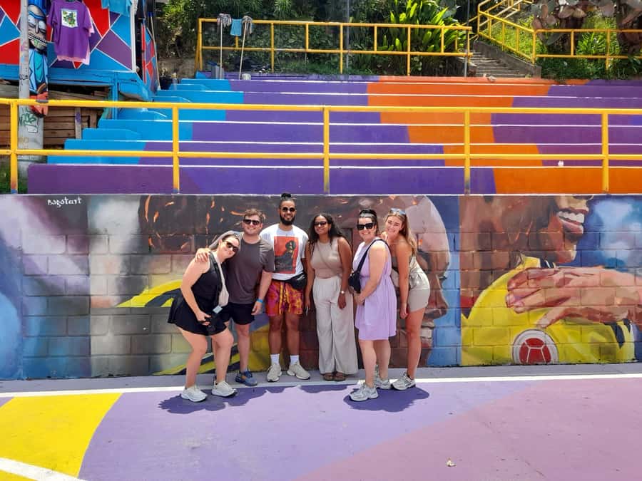 Comuna 13: Graffiti tour & Street Food/drink with telesferic - Starting at Poblado Metro Station