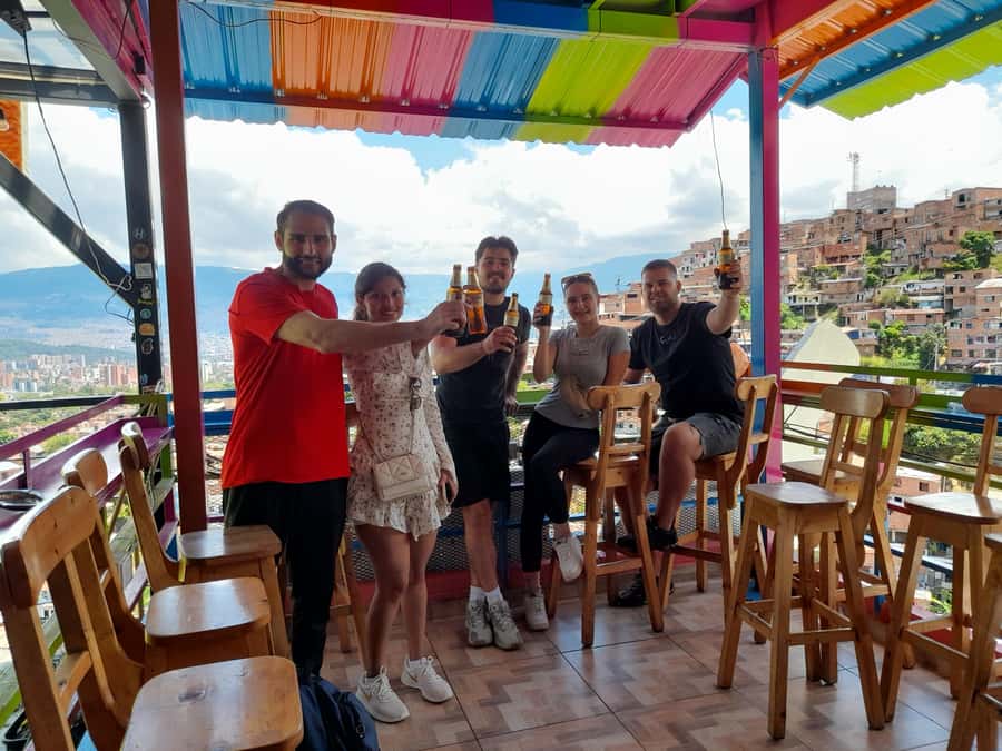 Comuna 13: Graffiti tour & Street Food/drink with telesferic - The cable car and the city views