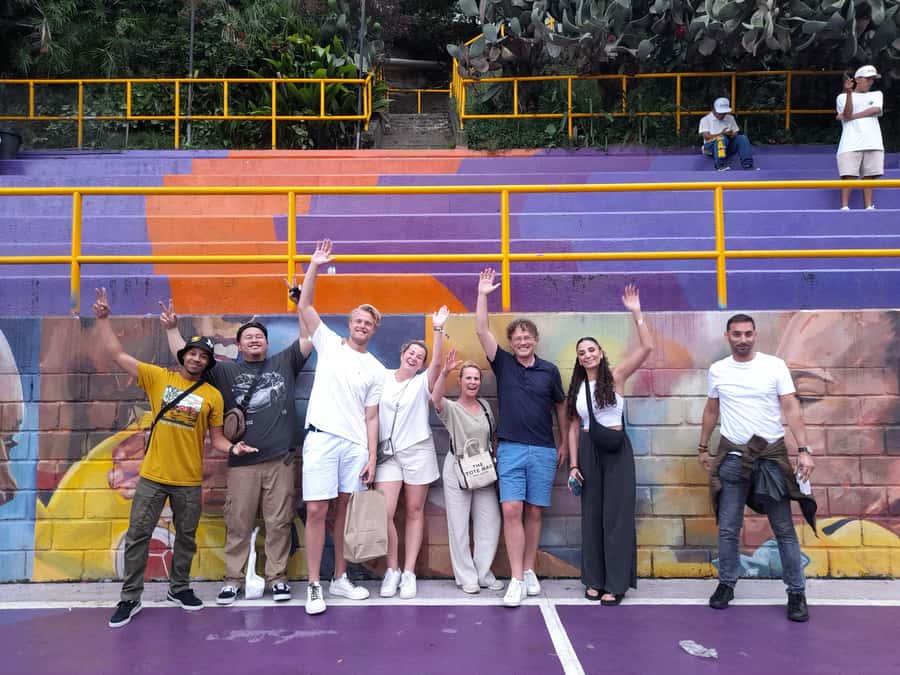 Comuna 13: Graffiti tour & Street Food/drink with telesferic - Riding the metro toward Comuna 13