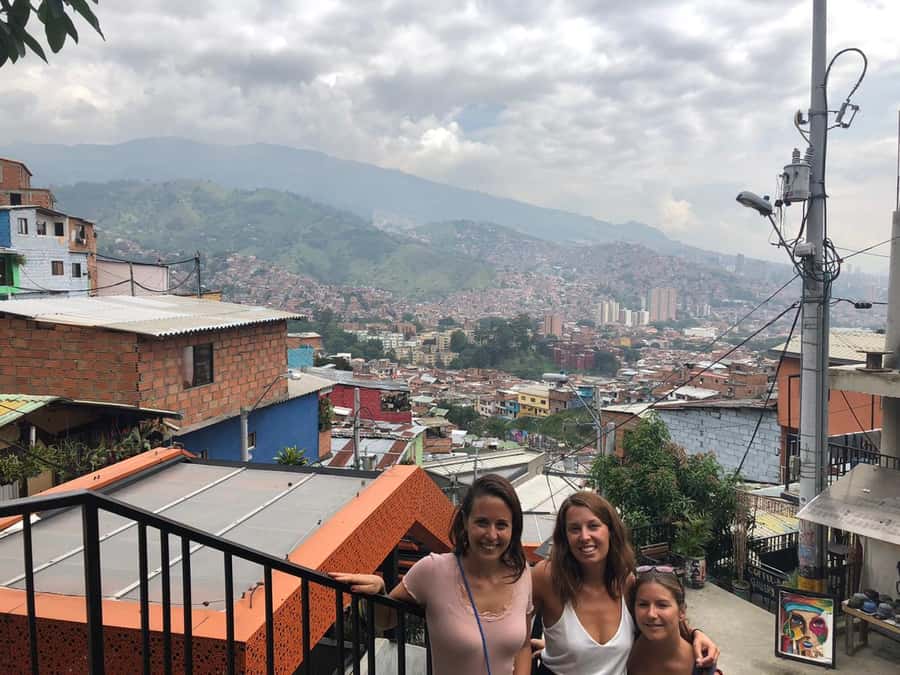 Comuna 13 Neighborhood & Street Art Private Tour - Guide quality is the key variable