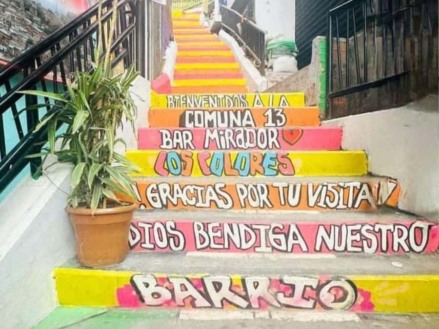 Comuna 13: Recorrido de Arte Urbano, Cultura y Resiliencia - Following the graffiti route for two and a half hours