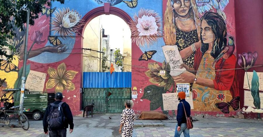 Delhi Street Art Tour: Explore the Murals & Visit a Stepwell - Starting at Khanna Market and getting into the rhythm