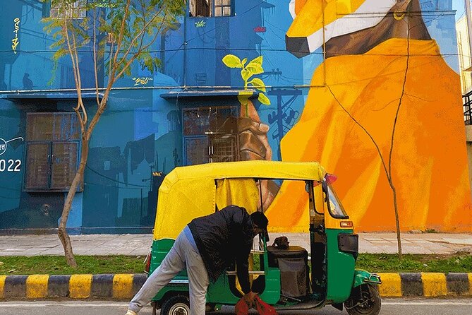 Delhi Street Art Walk in Lodhi Art District with Chai & Food - Chai, light food, and a slower finish