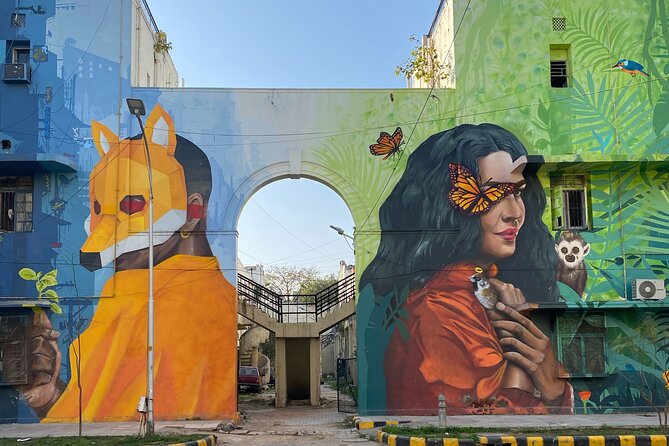 Delhi Street Art Walk in Lodhi Art District with Chai & Food - How this compares with visiting alone