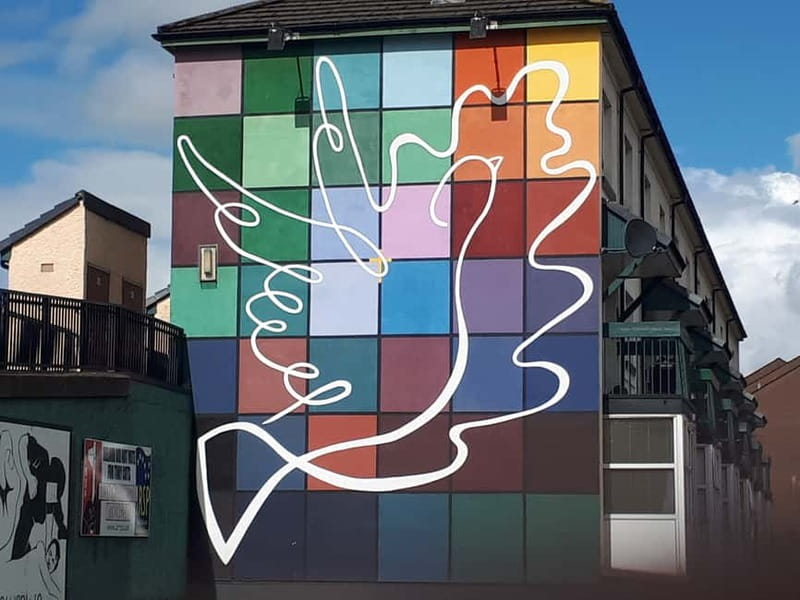 Derry: Bloody Sunday and Bogside Murals Walking Tour - Walking through the heart of the Civil Rights movement