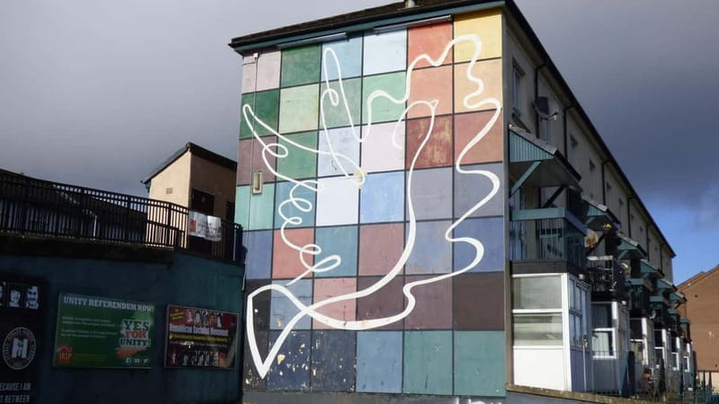 Derry: Bloody Sunday and Bogside Murals Walking Tour - What the guide adds to the murals and memorial