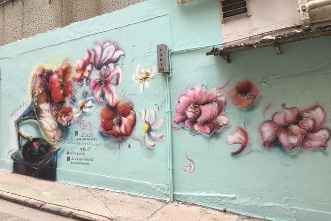 Discover the Best of Hong Kong Street Art - Private tour - A private three-hour walk with room to adjust