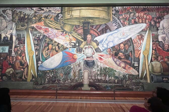 Exploring Mexican Muralism: A Journey through Bellas Artes Palace - Why Bellas Artes works so well for a mural tour