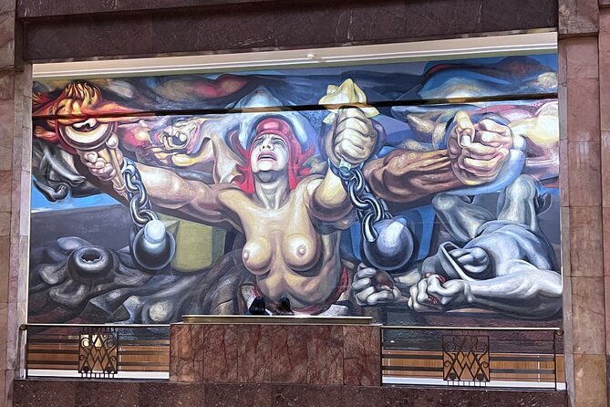 Exploring Mexican Muralism: A Journey through Bellas Artes Palace - Who will get the most from this experience?