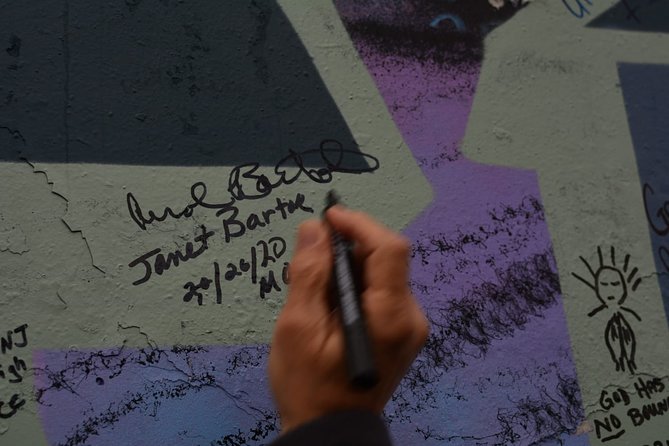 Falls road Murals Walking Tour with former prisoners - Why the private group format matters