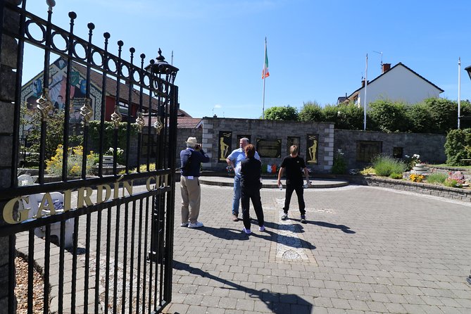 Falls road Murals Walking Tour with former prisoners - Meeting a former Republican guide at Divis Tower