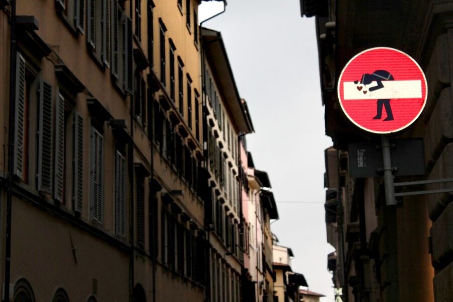 Florence: Street Art Tour - Piazza Pitti and the route’s grand public spaces